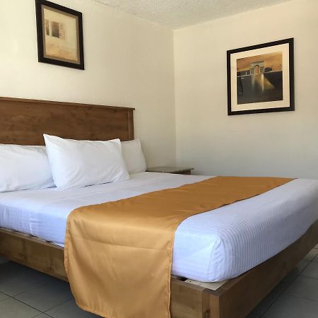 Hotel Guillen Jr Тихуана Екстериор снимка