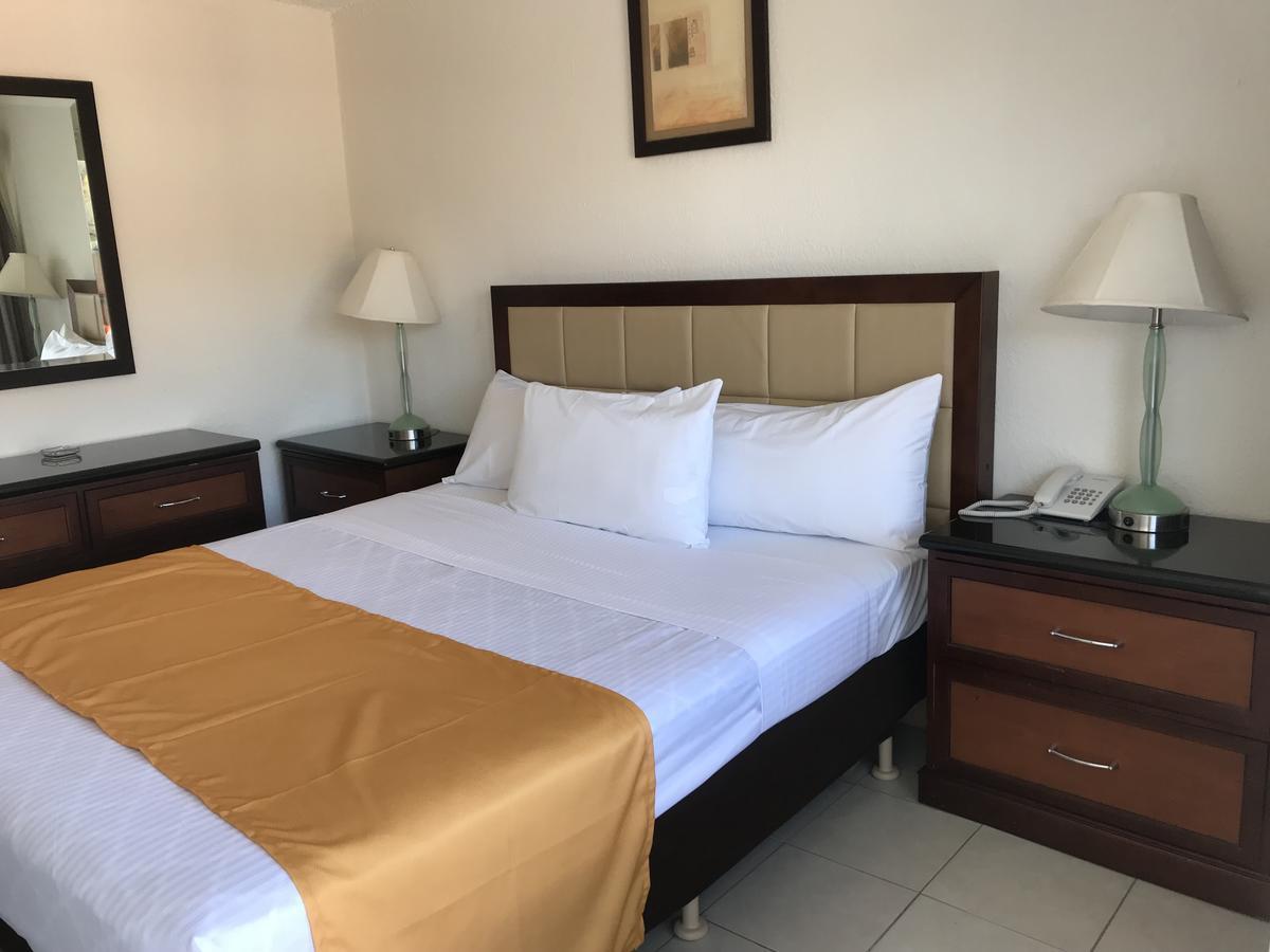 Hotel Guillen Jr Тихуана Екстериор снимка