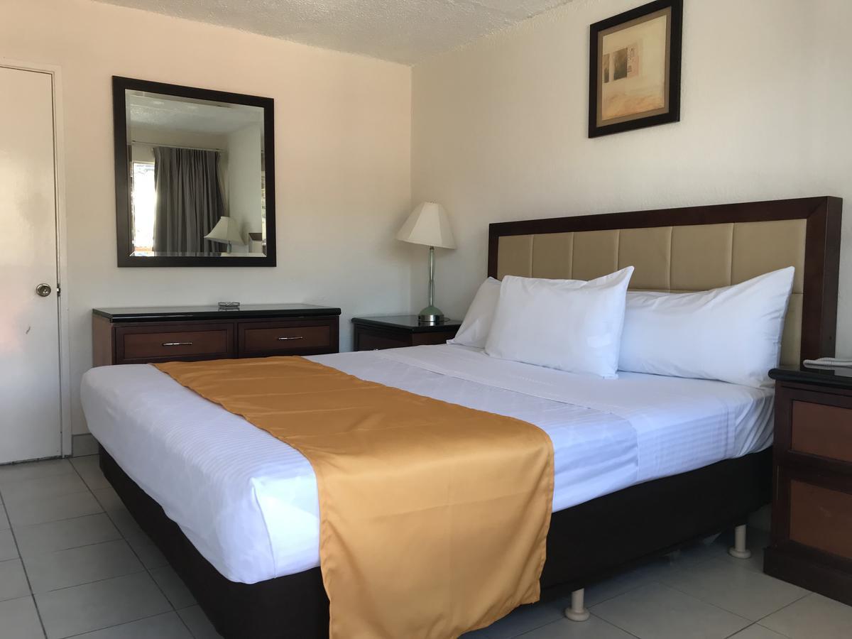 Hotel Guillen Jr Тихуана Екстериор снимка