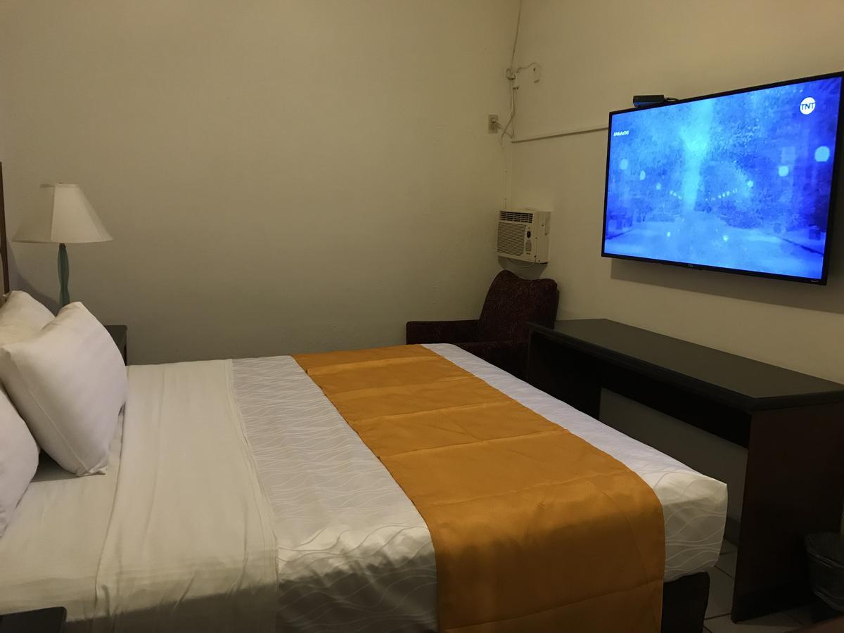 Hotel Guillen Jr Тихуана Екстериор снимка